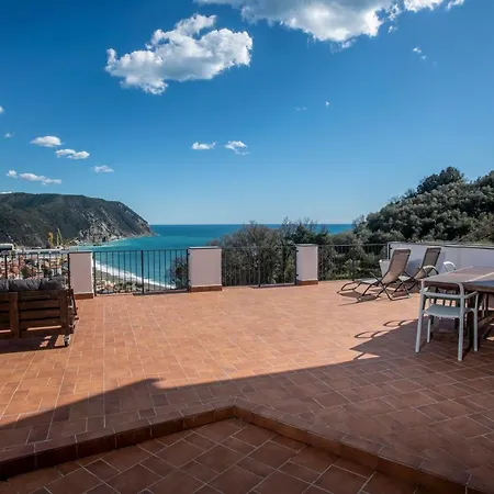 100 - Ginestra, Ampia Terrazza 120m2 Vista Mare 10 Minuti A Piedi Spiaggia, 3 Da Letto