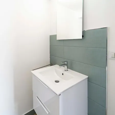 100 - Ginestra, Ampia Terrazza 120m2 Vista Mare 10 Minuti A Piedi Spiaggia, 3 Da Letto Daire *